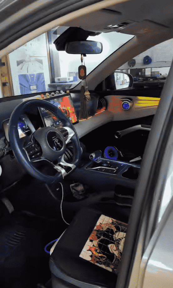 Xevaban.com ở 214 Giải Phóng là đơn vị chuyên cung cấp phụ kiện oto, đồ chơi oto, đồ chơi atto 3, phụ kiện atto 3, xevaban, 214 giải phóng, đèn nội thất atto 3, độ đèn led nội thất atto 3, dải đèn led nội thất atto 3, trang trí nội thất atto 3.